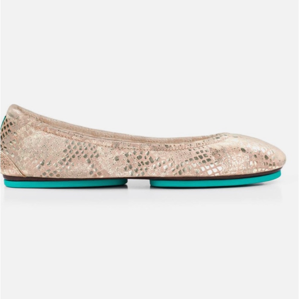 Tieks romantic blush size 6. Worn once. Comes with box and flower.